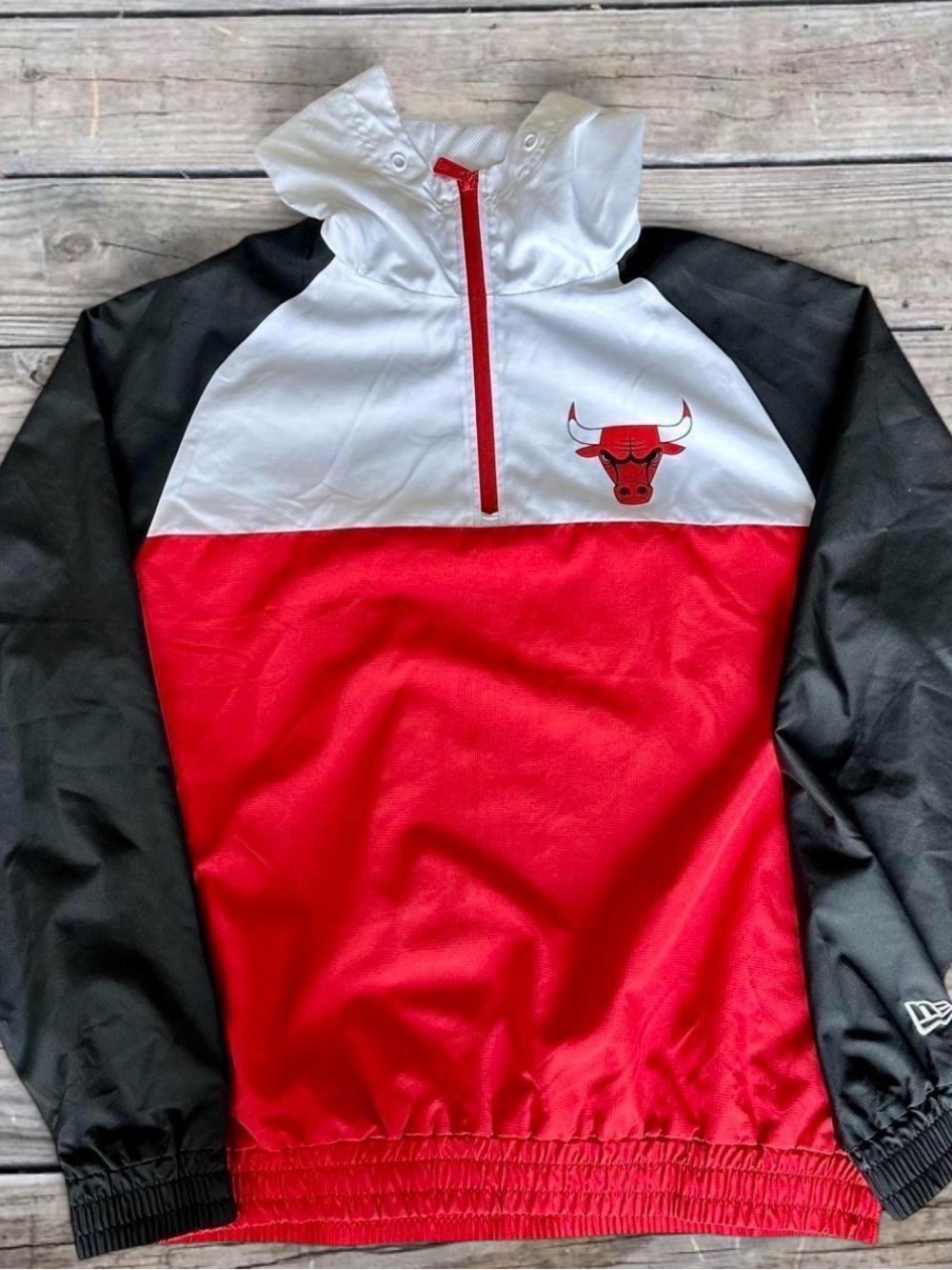 New Era Men’s Chicago Bulls Colorblock Windbreaker - Red/White/Black